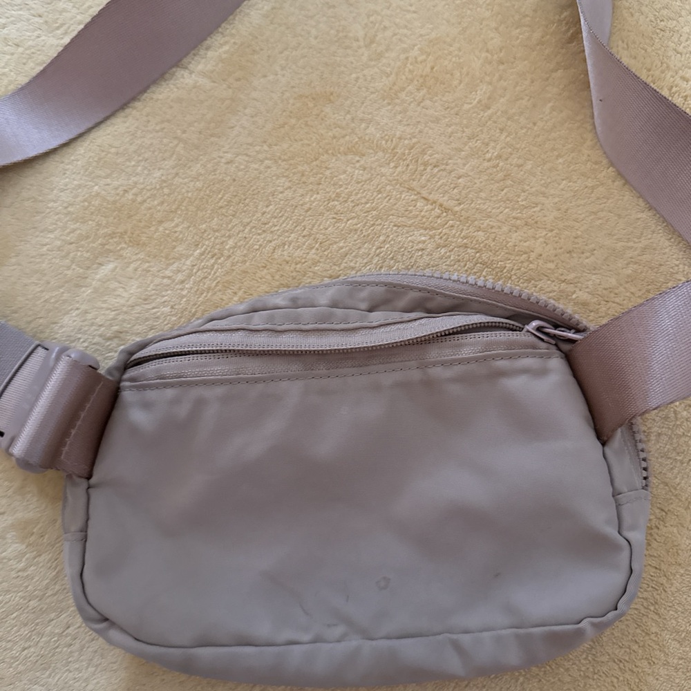 lululemon athletica Men's Light Gray Belt Bag
